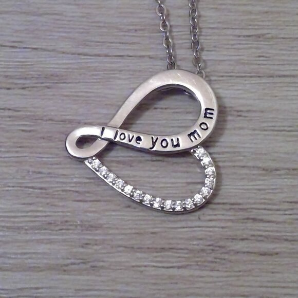 "I Love You Mom" Heart Necklace - Picture 2 of 3